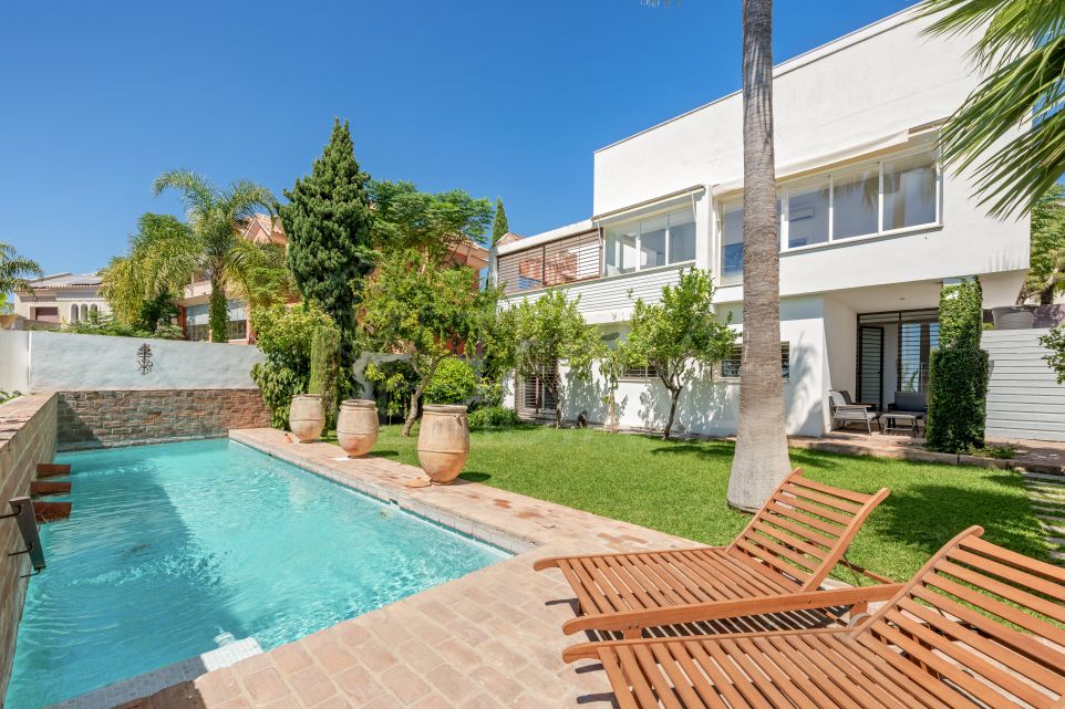 Modern Sea View Villa in Prime Seghers Location Just 300m from the Beach
