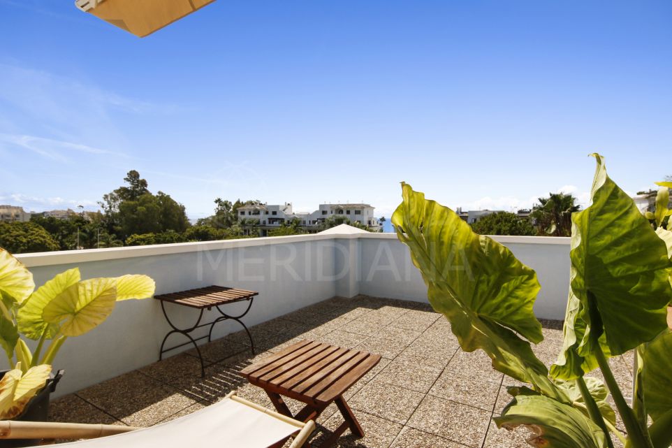 Spacieuse maison de ville bien située avec 5 chambres à vendre à Seghers, Estepona