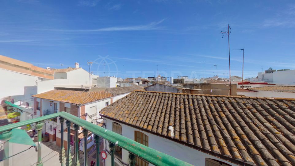 Bien situado apartamento de 2 dormitorios en venta en el corazón del casco antiguo de Estepona