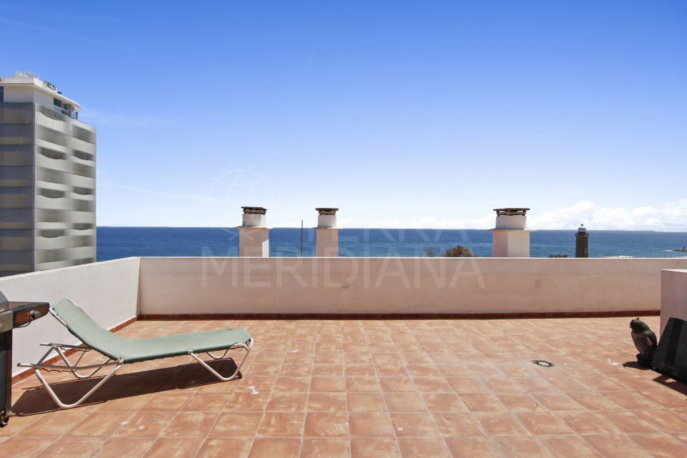 Appartement de 3 chambres avec vue panoramique sur la mer à vendre près du port d’Estepona