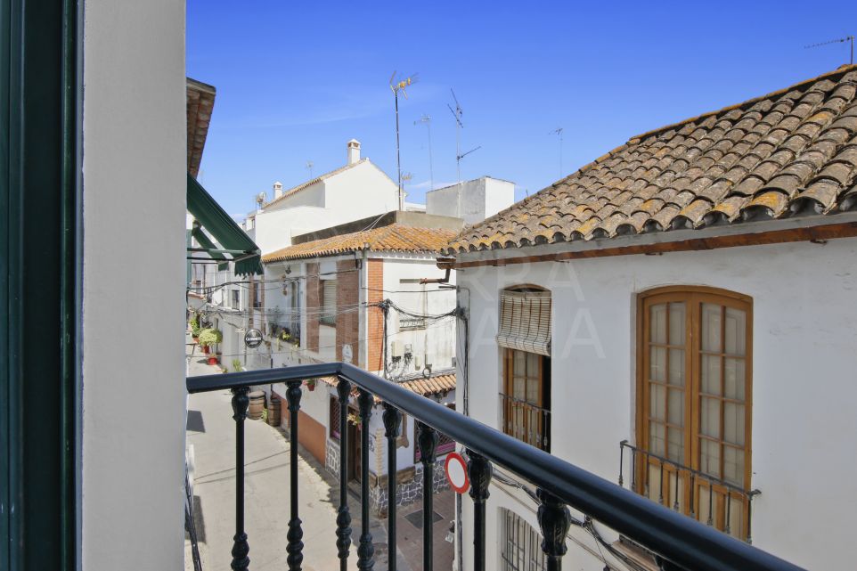 Encantador apartamento de 2 dormitorios en venta en el corazón del casco antiguo de Estepona