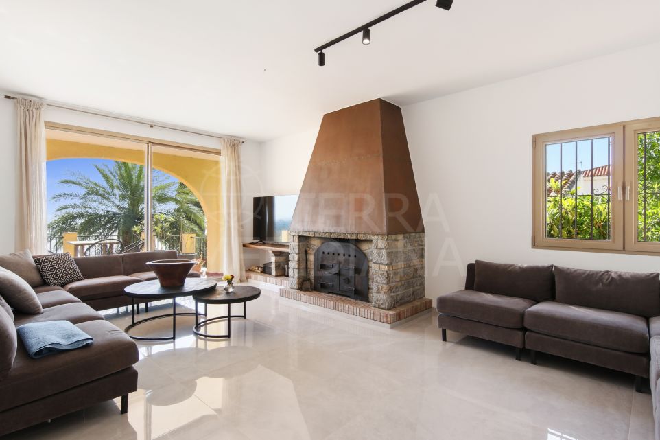 Andalusian Villa with Panoramic Sea Views in Buenas Noches, Estepona West