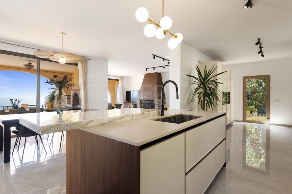 Andalusian Villa with Panoramic Sea Views in Buenas Noches, Estepona West