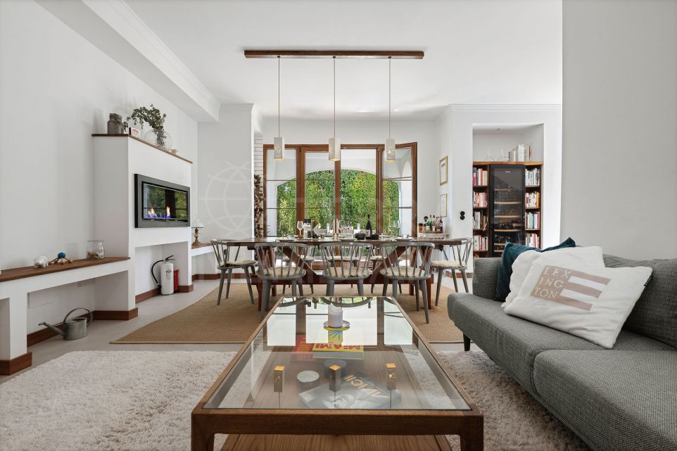 This villa is a true gem, modern, inviting, and ideally in La Resina