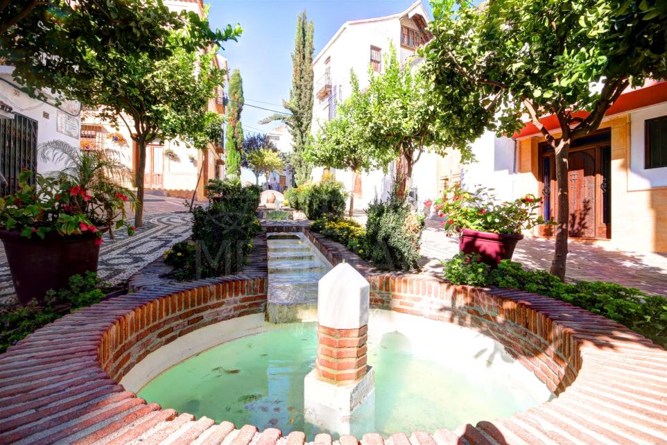 Terrain résidentiel de premier choix à vendre dans la vieille ville d’Estepona avec potentiel d’agrandissement jusqu’à 174m²