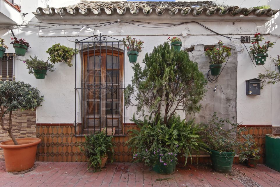 Townhouse to Renovate in Estepona Old Town with Potential to Expand to 170m²
