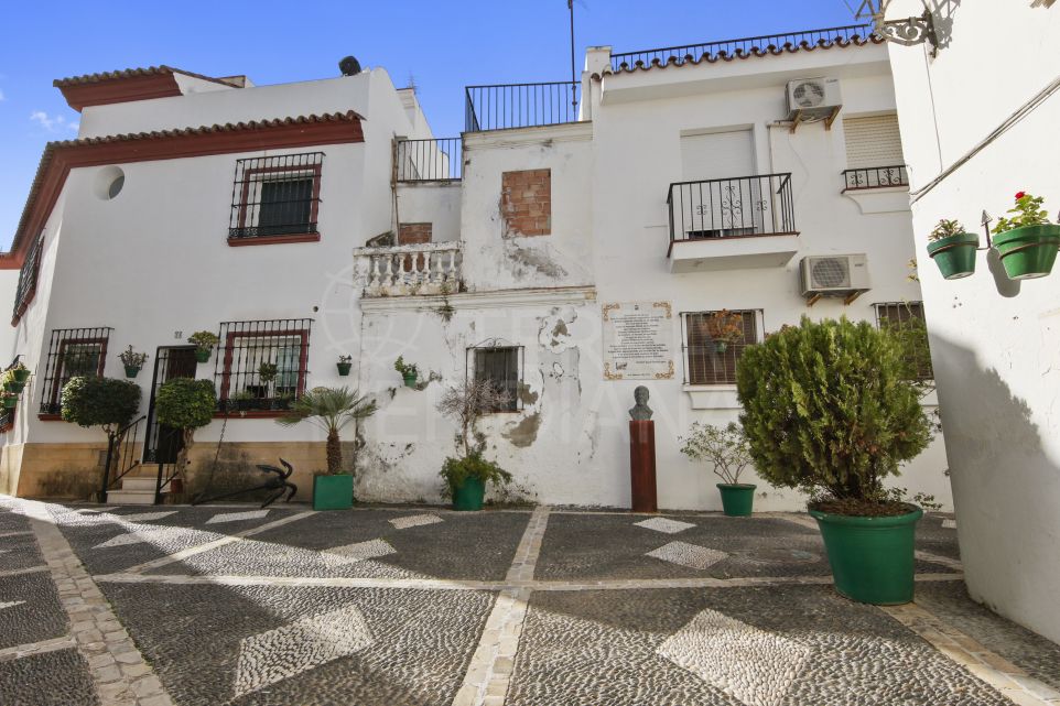 Townhouse to Renovate in Estepona Old Town with Potential to Expand to 170m²