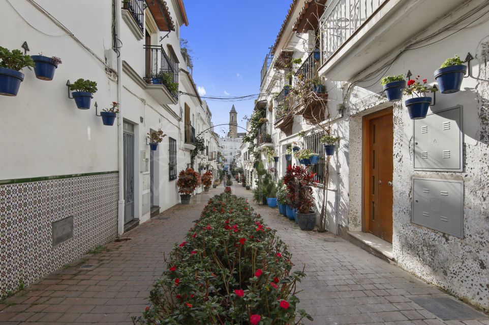 Amplia parcela con proyecto y licencia en venta en el Casco Antiguo de Estepona