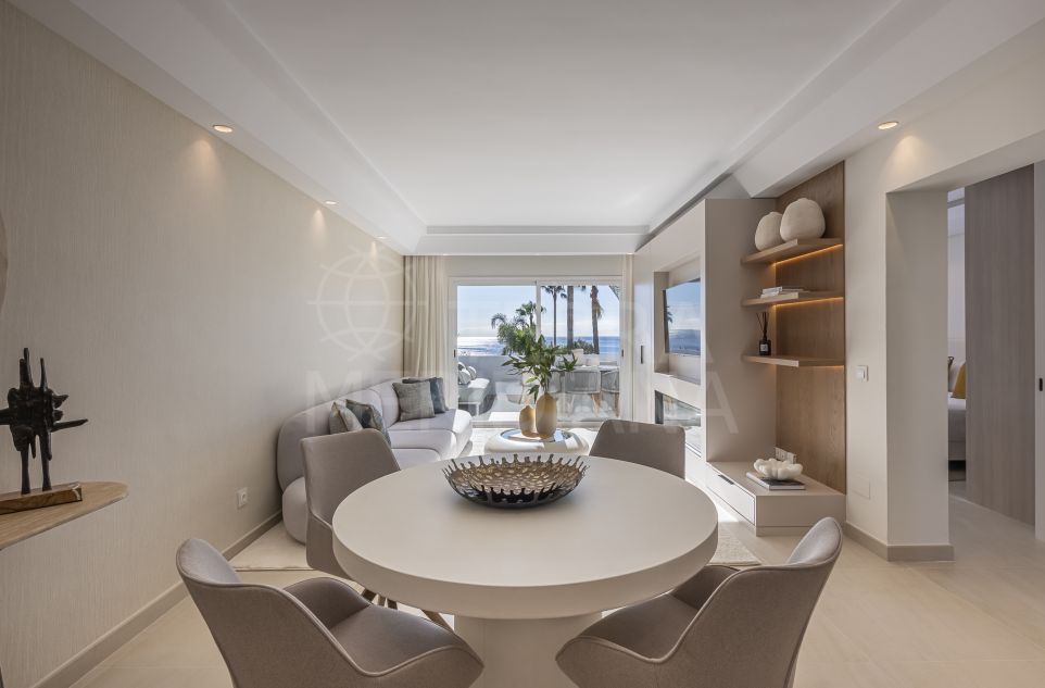 Retraite raffinée de 2 chambres en bord de mer avec vue sur la mer à vendre sur la Nouvelle Mille d'Or d'Estepona