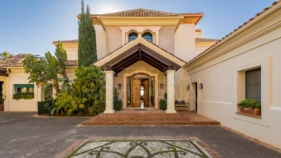 Роскошная вилла с 7 спальнями и видом на море на продажу в Ла Загалета, Бенахавис