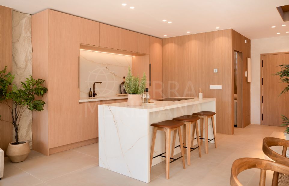 Superbe maison de ville entièrement rénovée dans l’exclusif quartier d’Azalea Beach, à deux pas de Puerto Banús