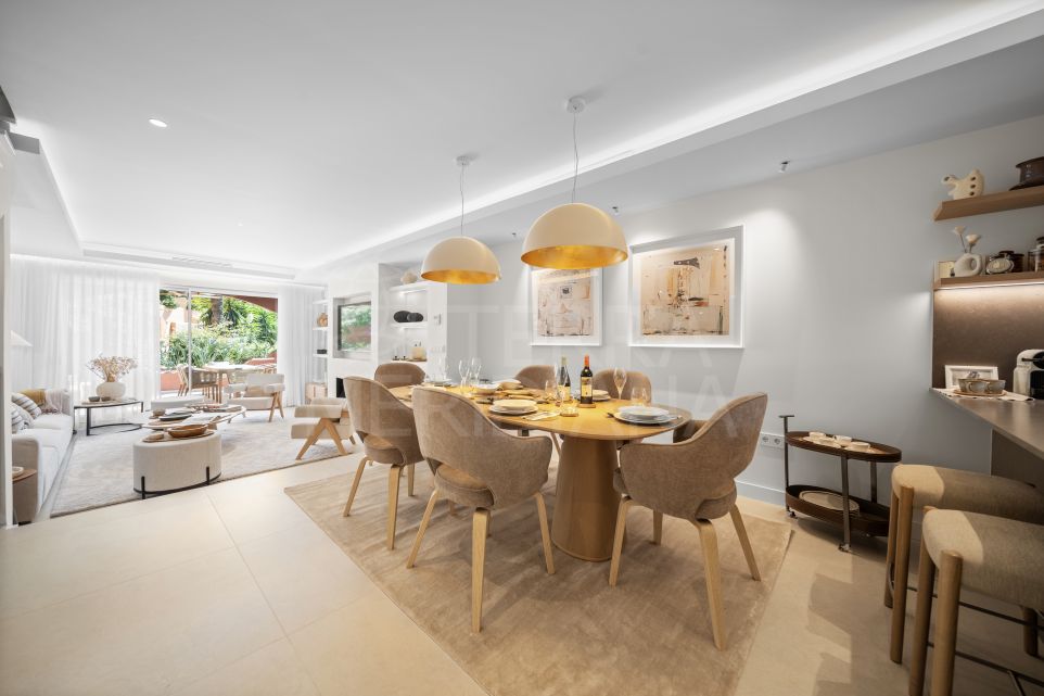 Maison de ville sophistiquée de trois chambres au design raffiné dans l’exclusif El Palmeral