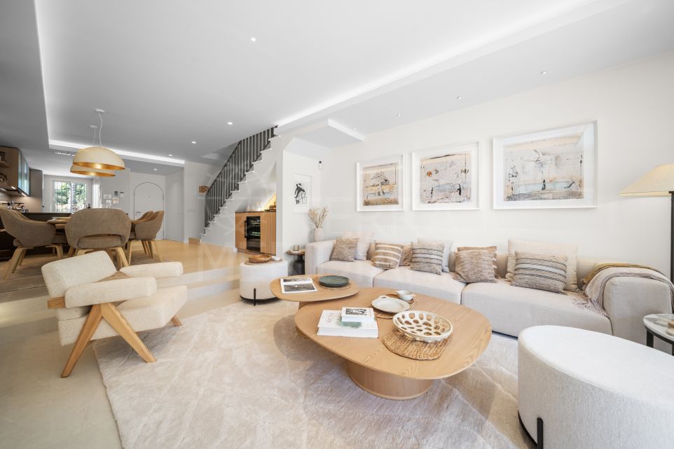 Maison de ville sophistiquée de trois chambres au design raffiné dans l’exclusif El Palmeral