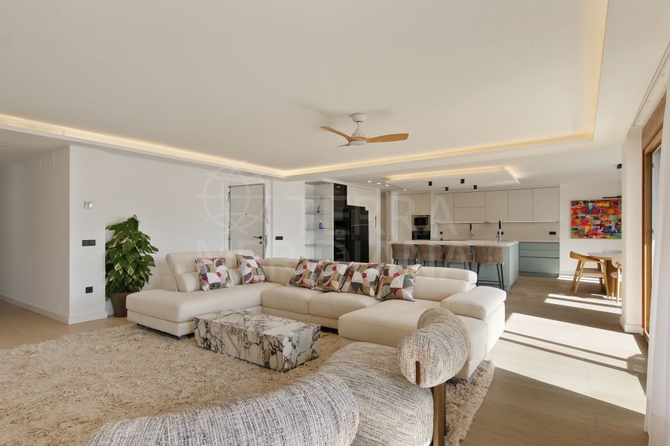 Exquisite 3 Bedroom Beachfront Penthouse For Sale in the heart of Estepona