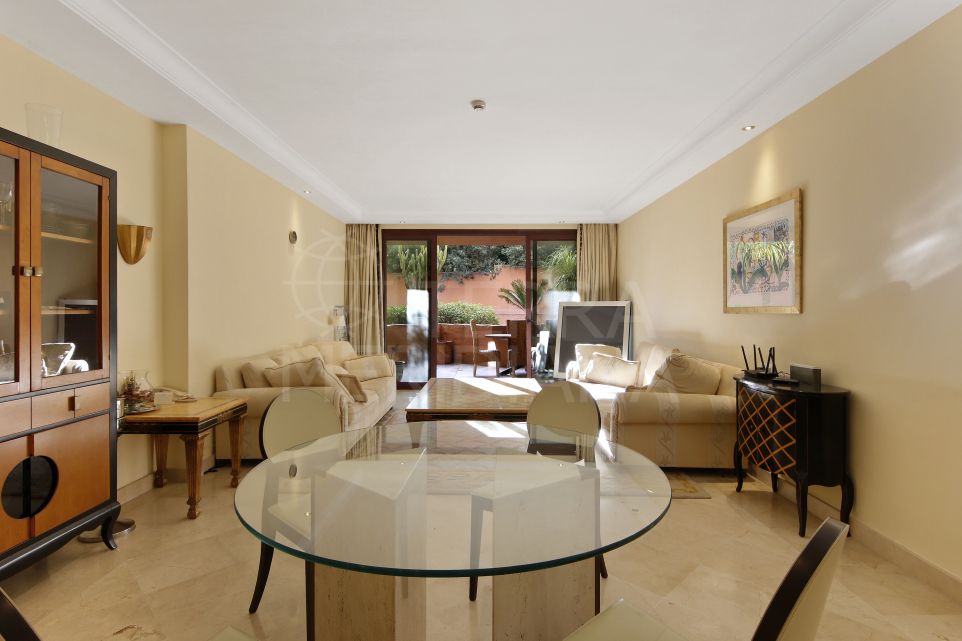 Exceptional west-facing 2 bedrooms ground-floor residence in the exclusive private wing of the iconic Kempinski.