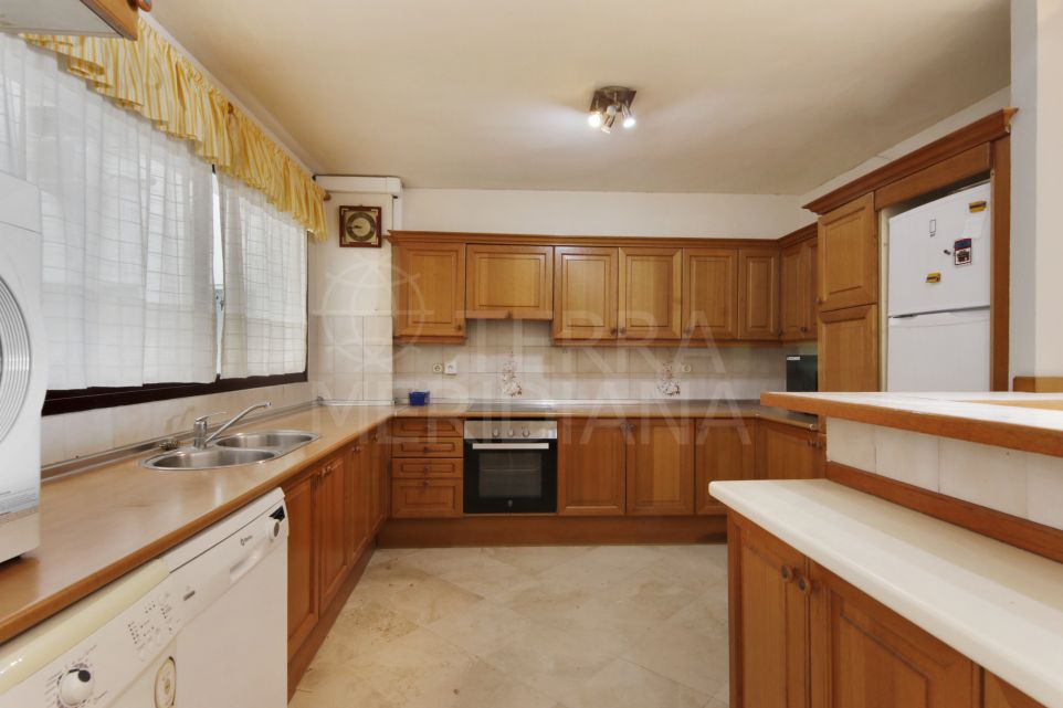 Vivienda Inigualable en Primera Línea en el Corazón de Estepona