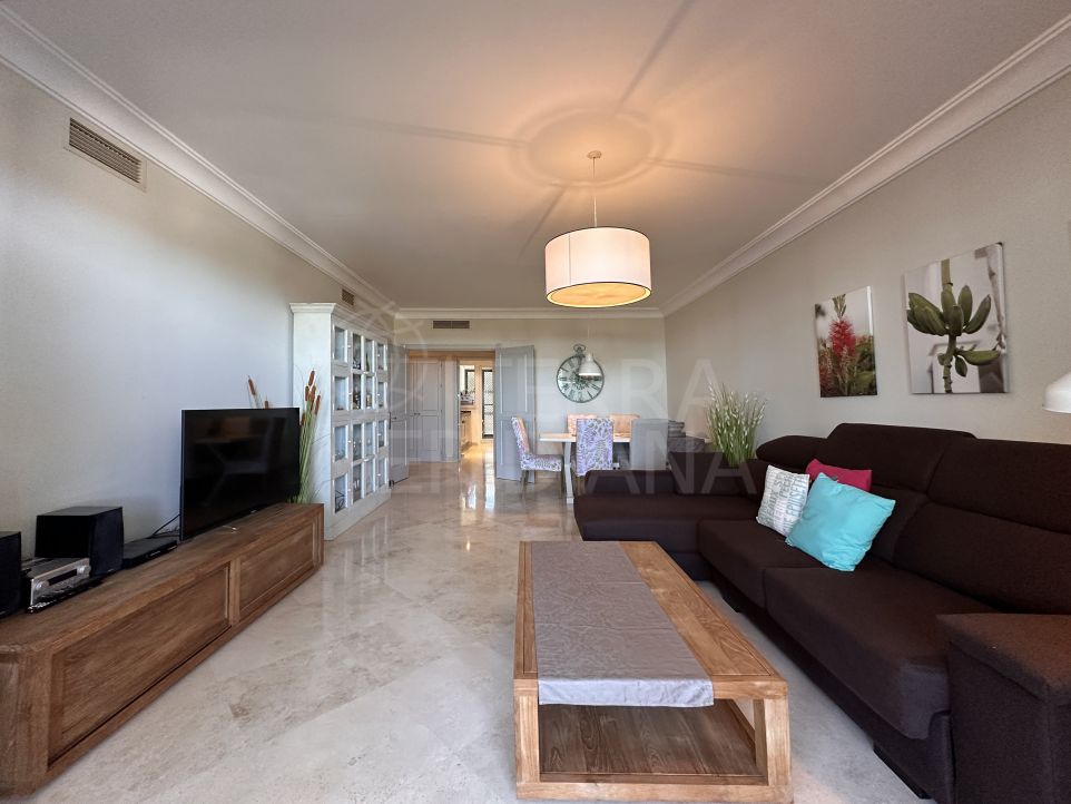 Precioso apartamento de 2 dormitorios con vistas al mar y al golf en venta en Altos de Cortesín, Casares