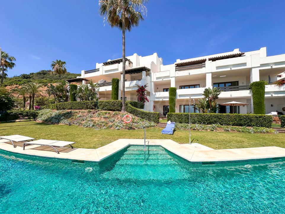 Bel appartement de 2 chambres avec vue sur la mer et le golf à vendre à Altos de Cortesin, Casares