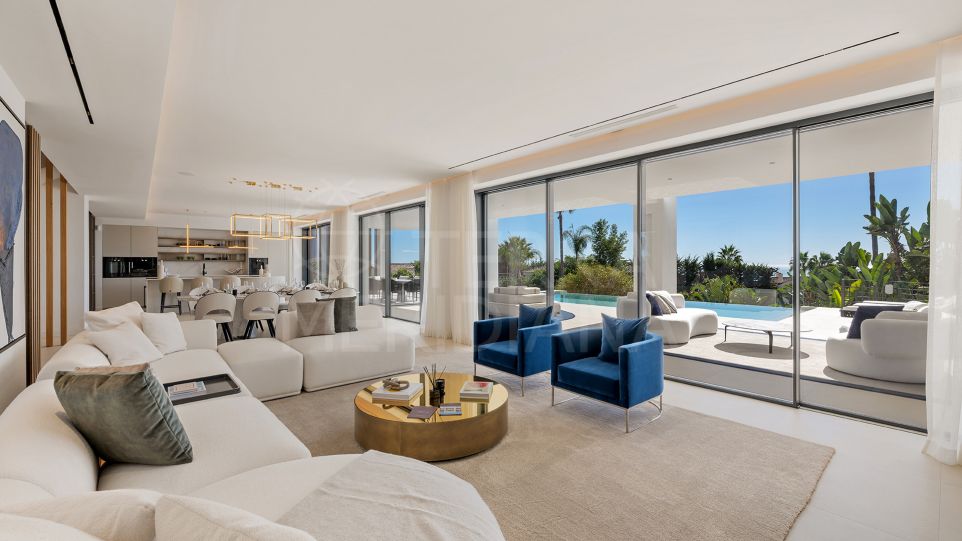 Contemporary Luxury with Panoramic Mediterranean Views in Marbella