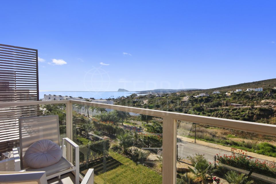 Impresionante adosado de tres dormitorios con vistas panorámicas al mar