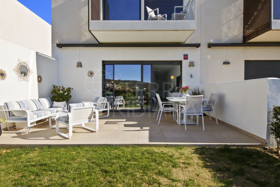 Superbe maison de ville de trois chambres avec vue panoramique sur la mer