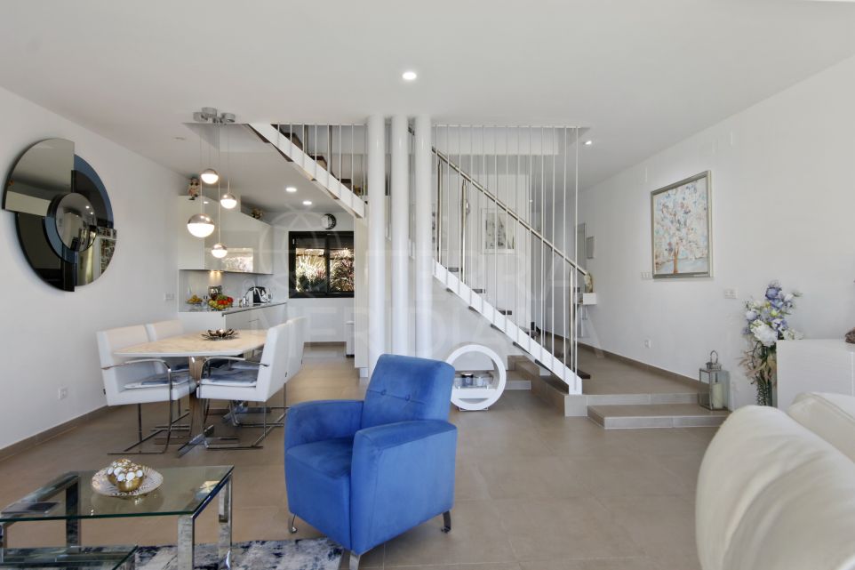 Superbe maison de ville de trois chambres avec vue panoramique sur la mer