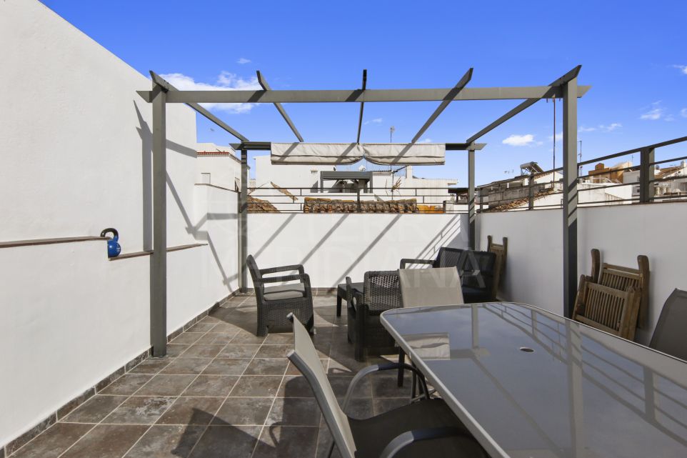 Encantadora casa adosada de dos dormitorios a pasos de la playa en el casco antiguo de Estepona