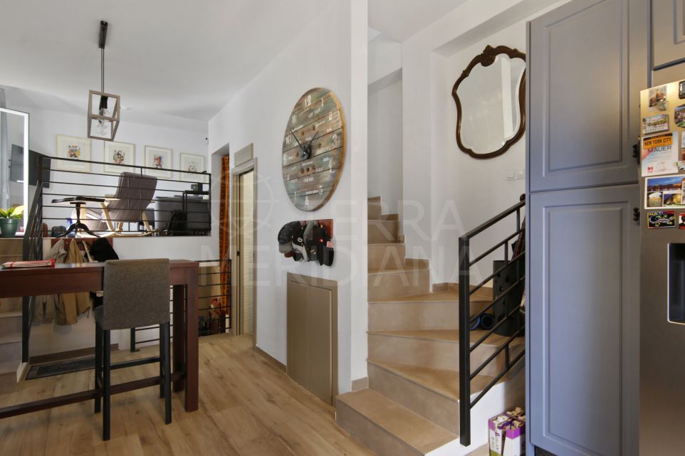 Encantadora casa adosada de dos dormitorios a pasos de la playa en el casco antiguo de Estepona