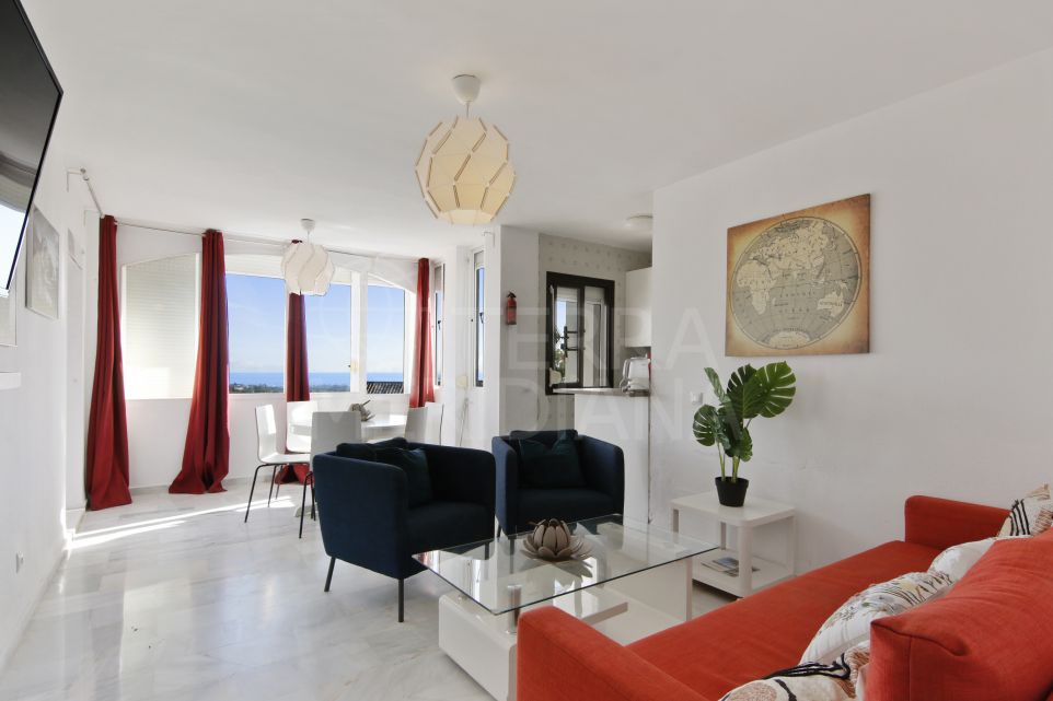 Трёхкомнатная квартира с видом на море на продажу в Форрест Хиллс, Эстепона