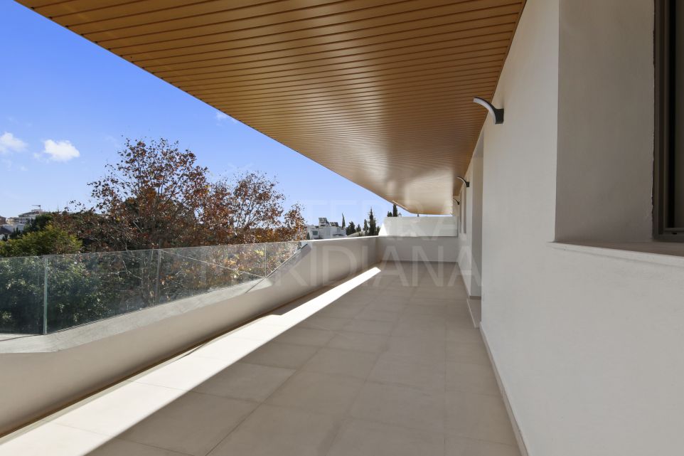 Brand new 2 bedroom modern style apartment for sale in Estepona Centre