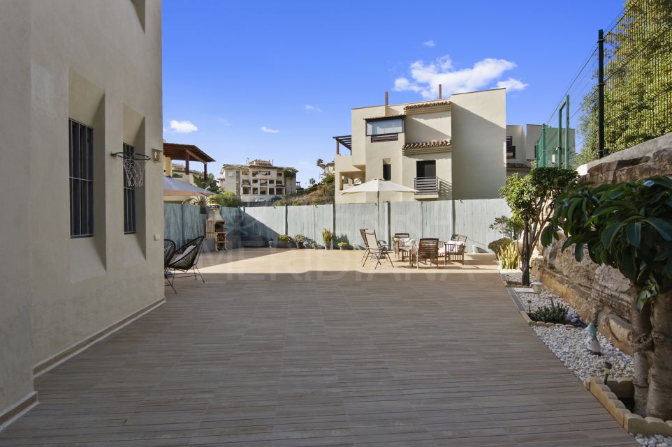 Appartement spacieux au premier étage avec jardin privé de 230 m² à Selwo, Estepona