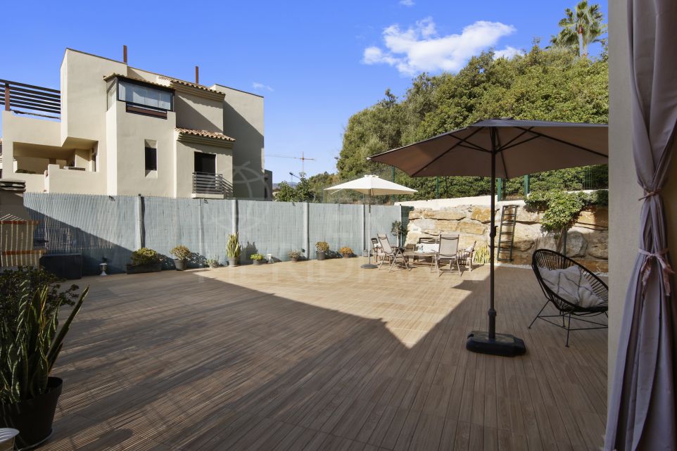 Appartement spacieux au premier étage avec jardin privé de 230 m² à Selwo, Estepona