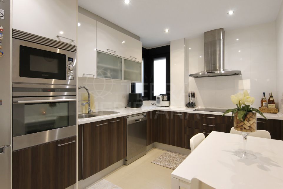 Appartement spacieux au premier étage avec jardin privé de 230 m² à Selwo, Estepona