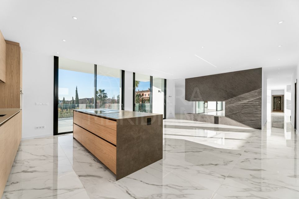 Exceptional Brand New Contemporary Villa For Sale in Paraíso Alto, Benahavís