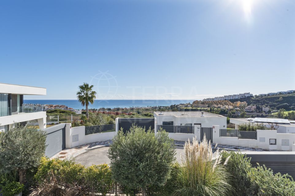 Прекрасная вилла с 3 спальнями и панорамным видом на море на продажу в Манильве