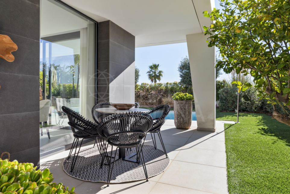 Прекрасная вилла с 3 спальнями и панорамным видом на море на продажу в Манильве