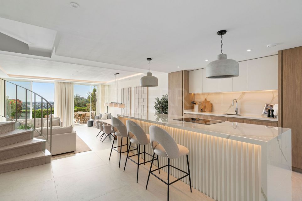 Фронтлайн-хаус с четырьмя спальнями, полностью отремонтированный, с видом на море, выставлен на продажу в Ла Кинта Гольф