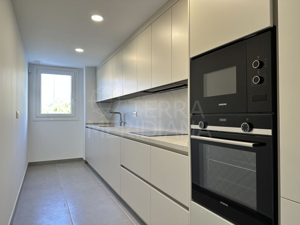 Brand new 4 bedroom unfurnished apartment for long term rent in central Estepona