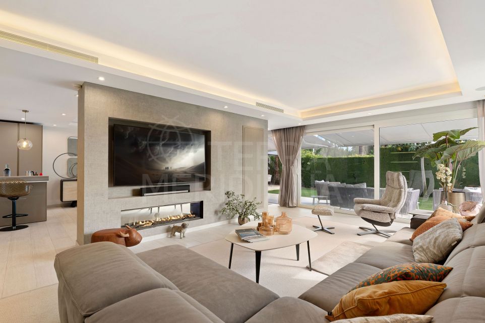 La elegancia moderna se encuentra con el encanto mediterráneo en el corazón del Valle del Golf