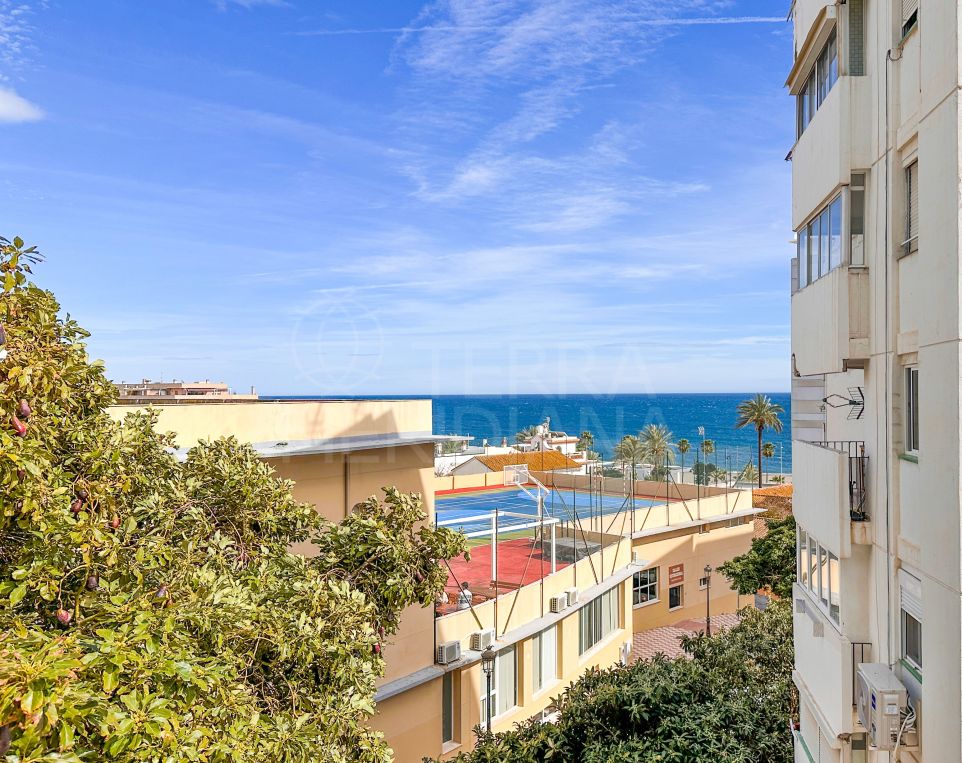 Appartement studio avec vue sur la mer à vendre près du port d'Estepona