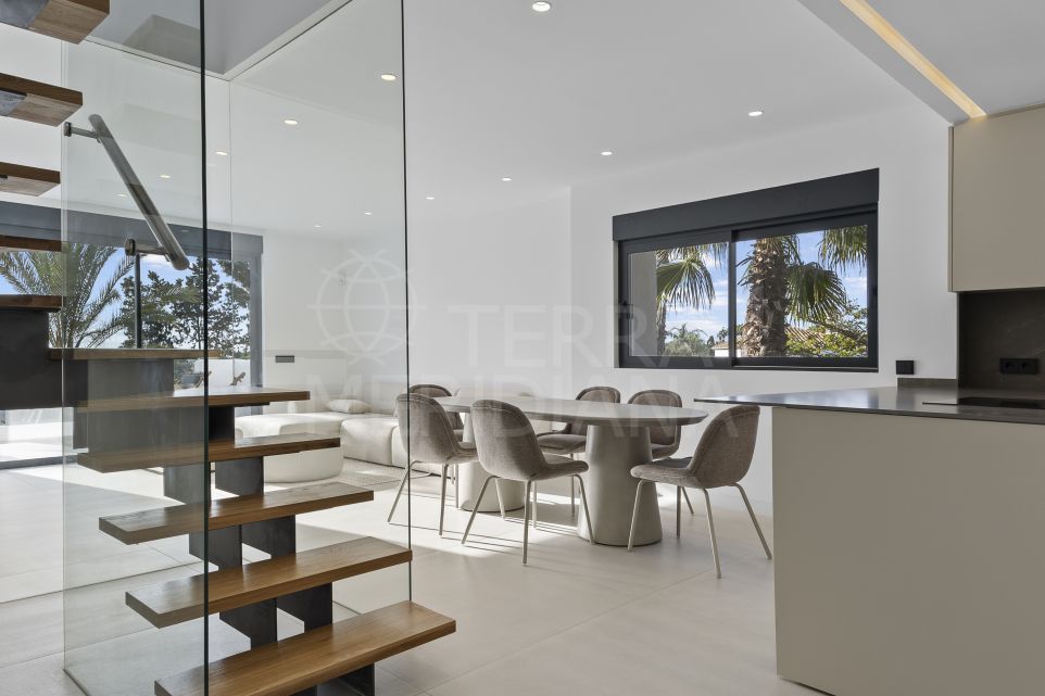 Luxurious 4-Bedroom Duplex Apartment in El Paraiso, Estepona