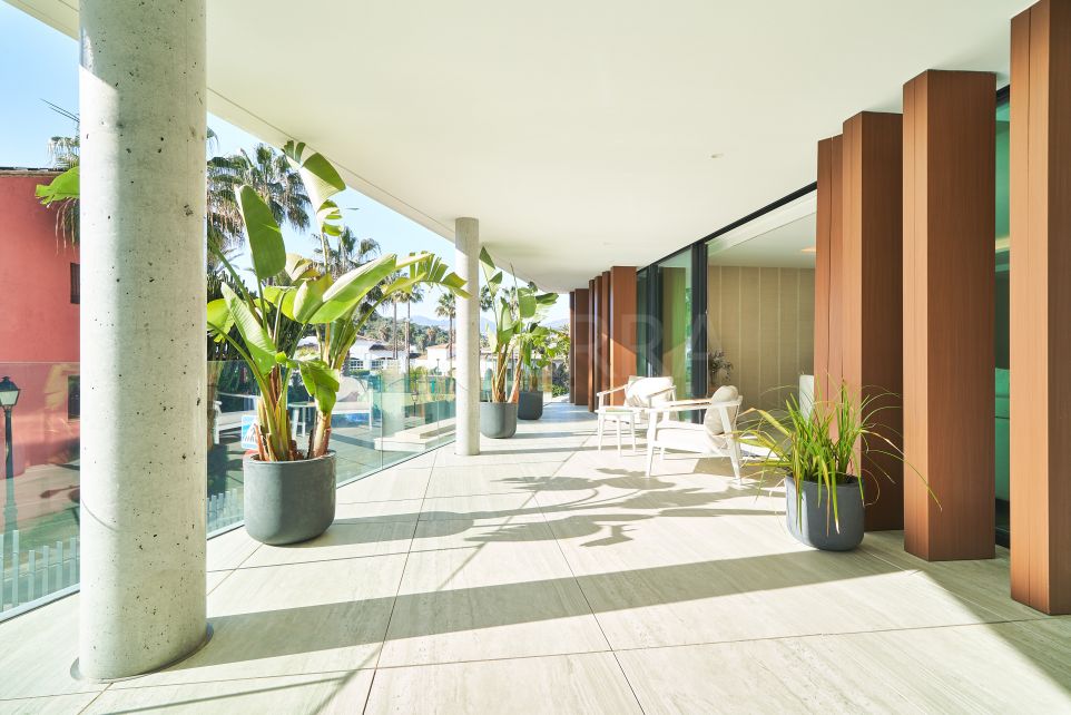 Exquisite 2-Bedroom Apartment in a luxury development in the Bay of Estepona