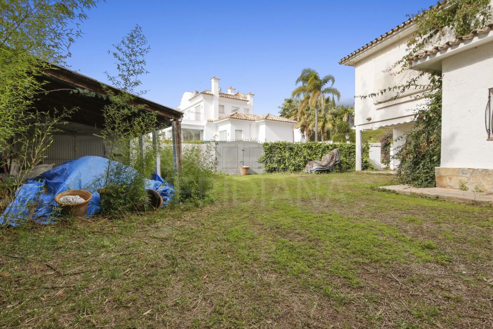 Жилой участок на пляже в Касабланке, Золотая Миля Марбельи