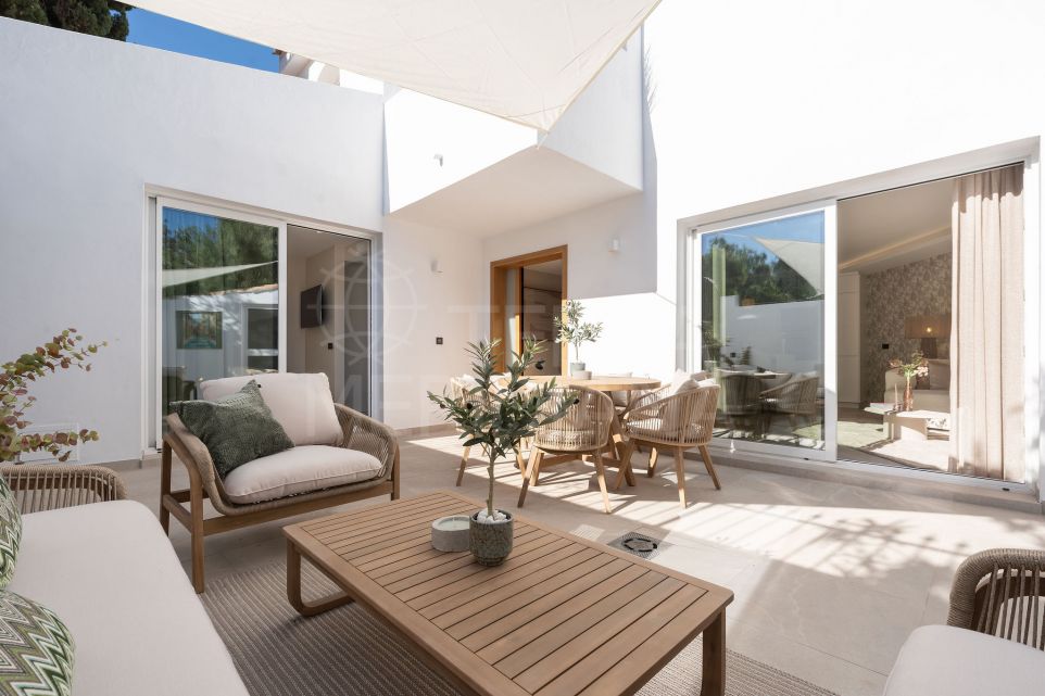 Stunning 3-Bedroom Townhouse with plunge pool for Sale in Nueva Andalucia