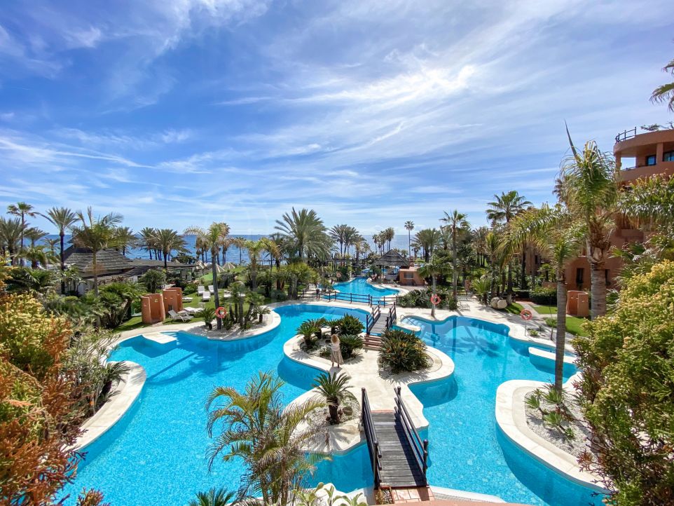 Beachfront One-Bedroom Apartment in Kempinski, Estepona East