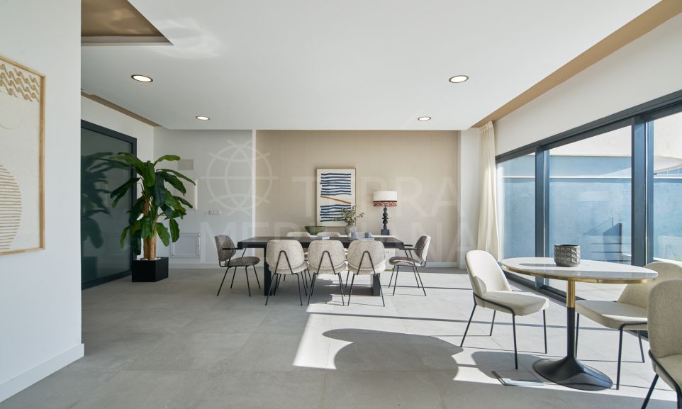 Exquisito ático moderno de 2 dormitorios en venta en La Resina