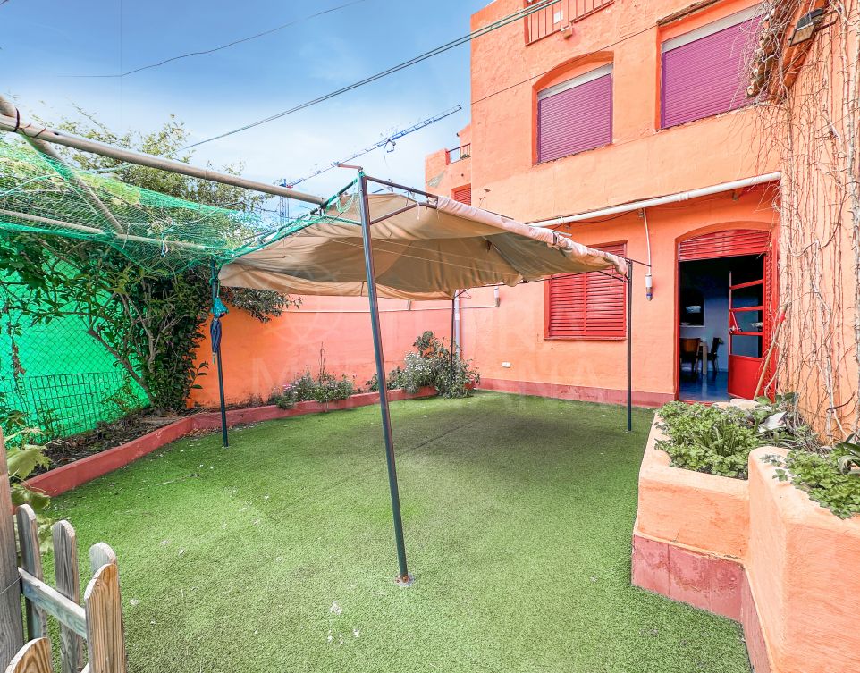 Appartement de trois chambres au rez-de-chaussée à vendre dans le New Golden Mile, Estepona Est