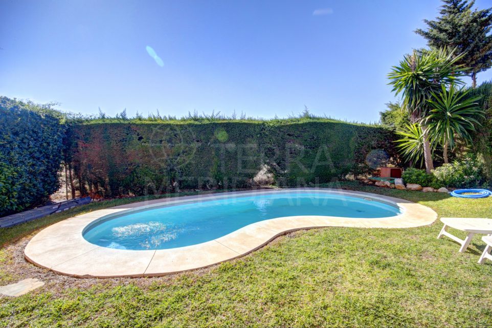 Appartement de trois chambres au rez-de-chaussée à vendre dans le New Golden Mile, Estepona Est