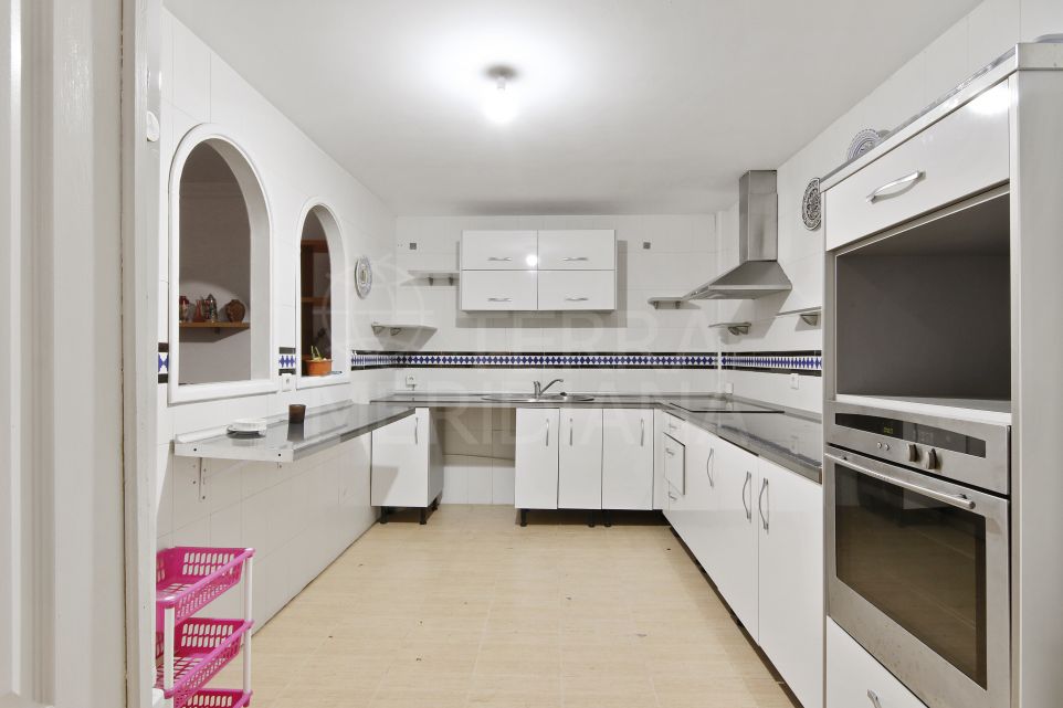 Appartement de trois chambres au rez-de-chaussée à vendre dans le New Golden Mile, Estepona Est