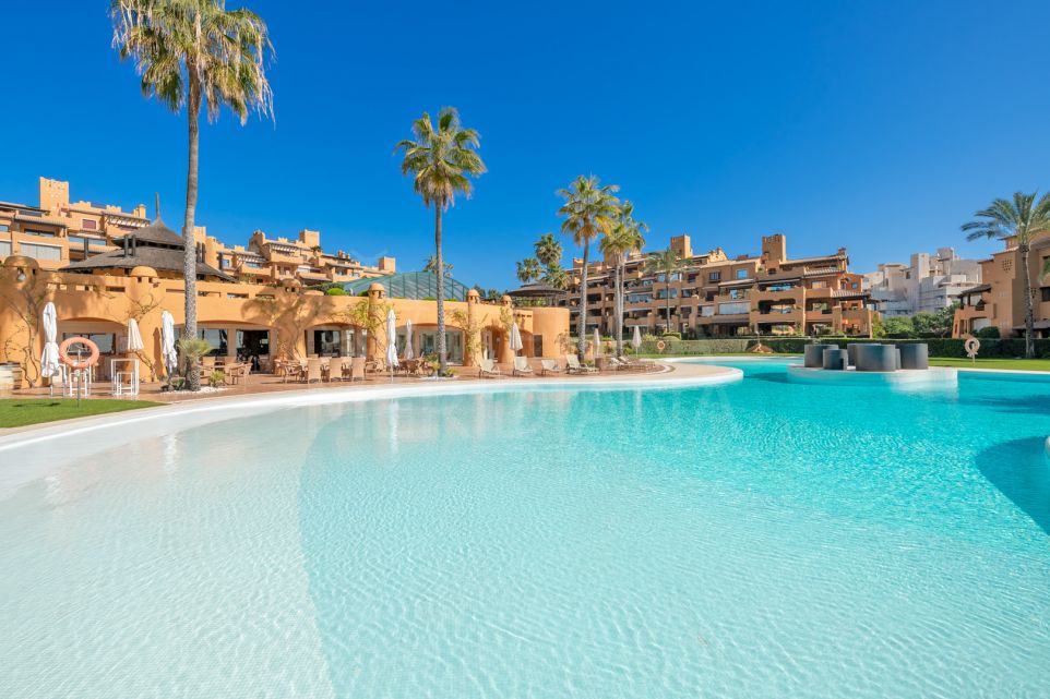 Luxury 4 Bedroom Beachfront Apartment in Los Granados del Mar, Estepona